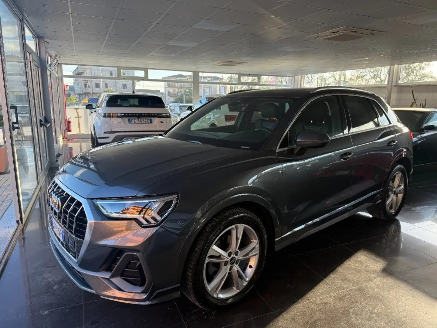 Audi Q3 2.0 tdi S line edition quattro s-tronic Grau - 2
