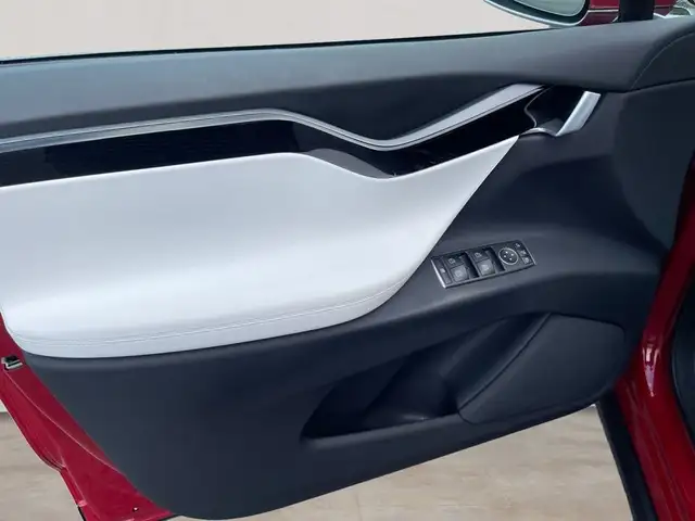 Tesla Model X view 8