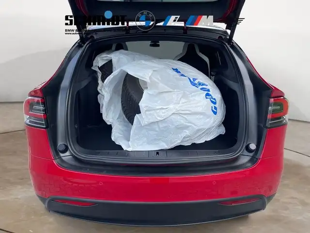Tesla Model X view 18