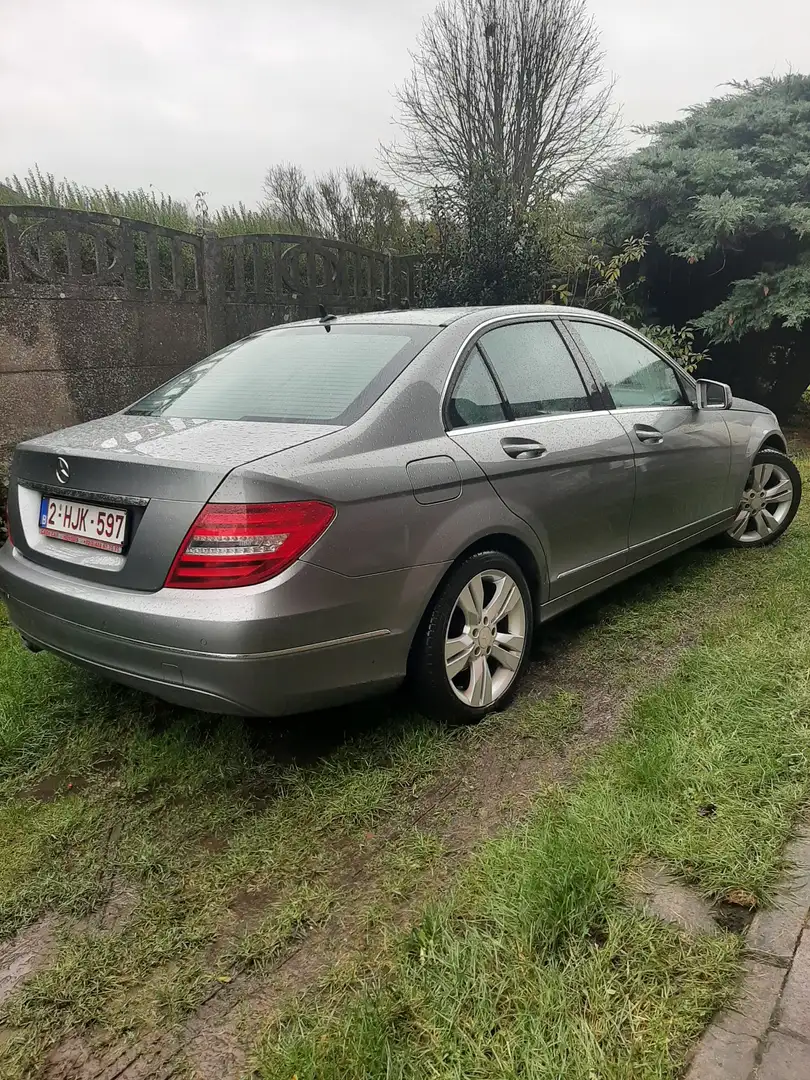 Mercedes-Benz 200 - 1