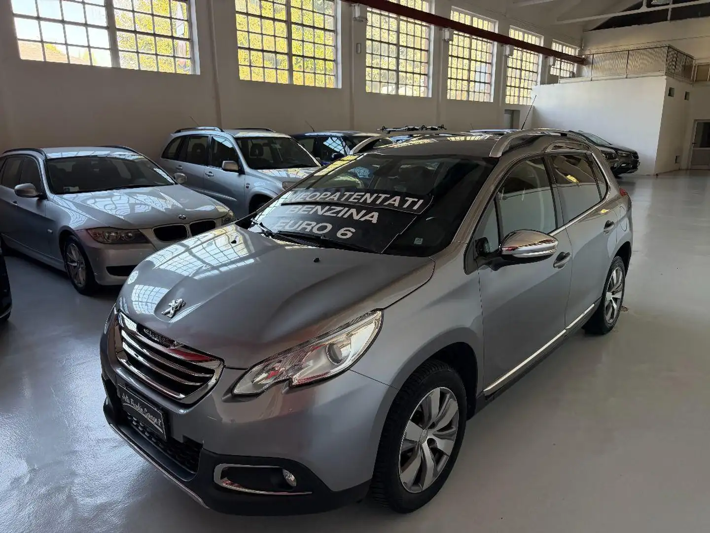 Peugeot 2008 1.2 VTi 82 CV Allure Grigio - 1