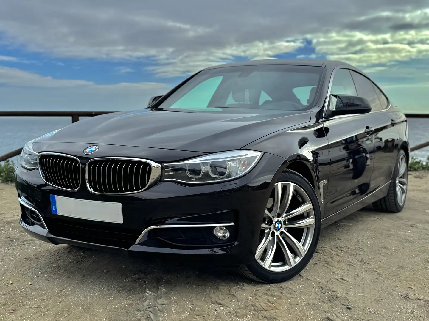 BMW 320 320d GT Aut. Luxury Line Marrón - 2