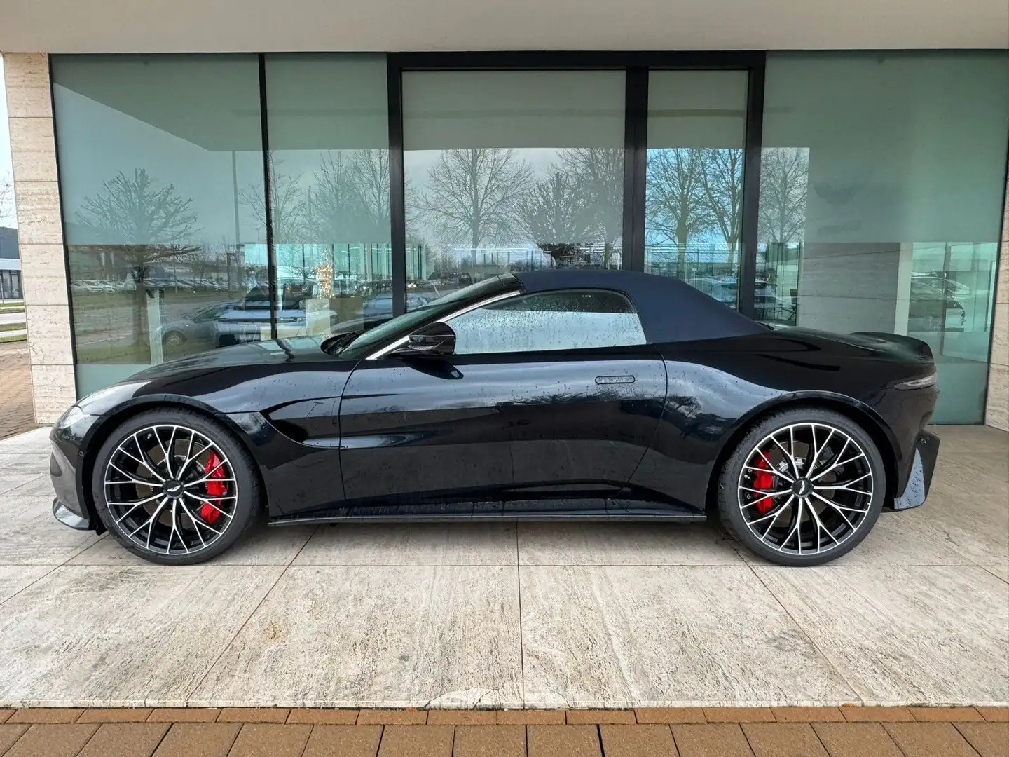 Aston Martin V8 Roadster *AM Memmingen* never used Schwarz - 2