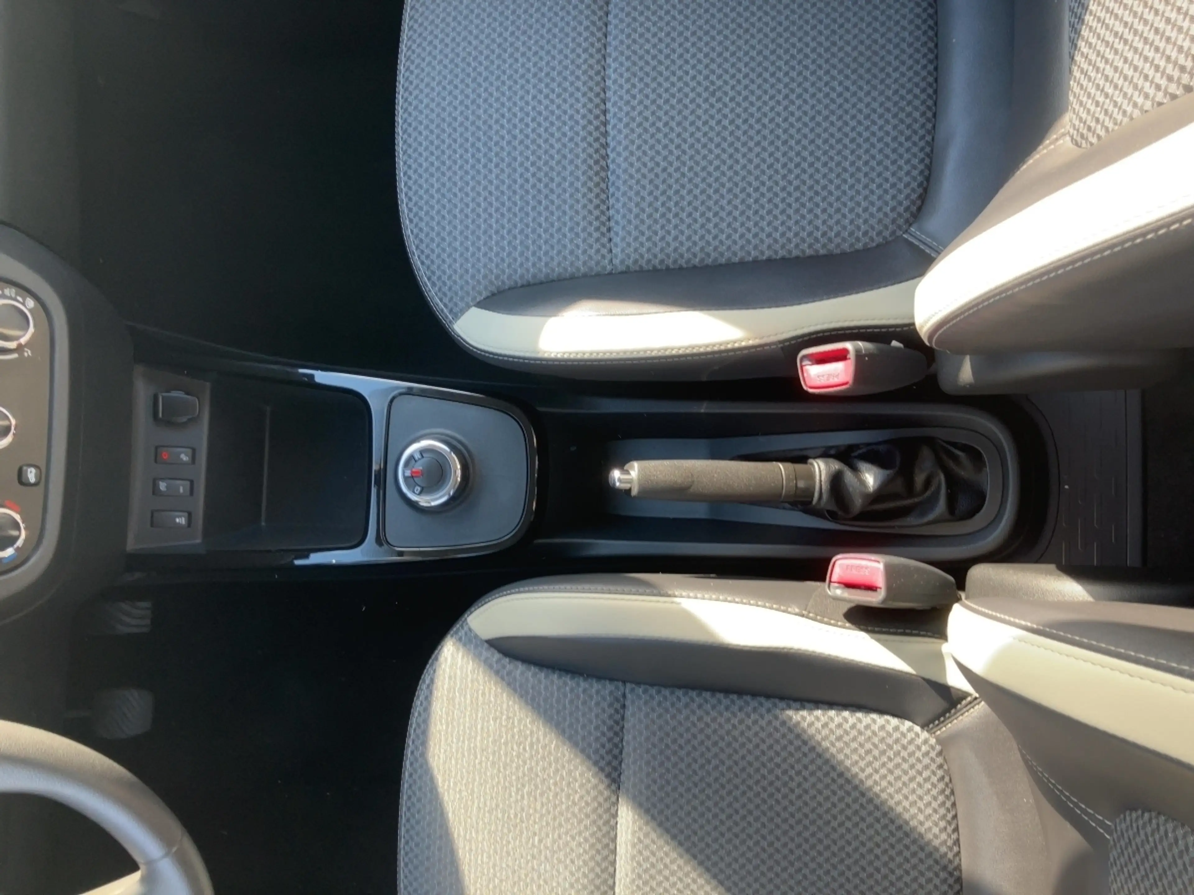 Dacia Spring Electric 45 Essential — photo 11