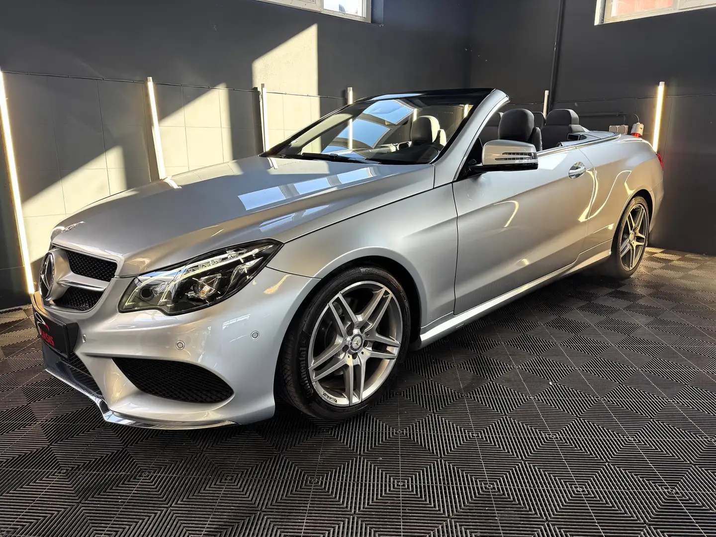 Mercedes-Benz E 250 E 250 Cabrio 1.Besitz/AMG/Led/Leder/Sitzbelüftung/SitzheizunCabrio-Komfort Silber - 2