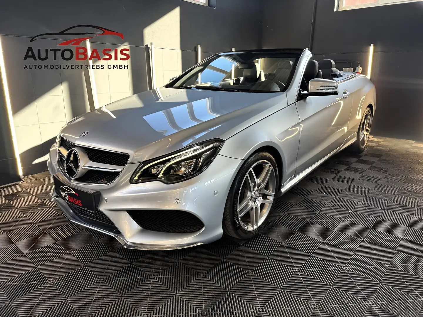 Mercedes-Benz E 250 E 250 Cabrio 1.Besitz/AMG/Led/Leder/Sitzbelüftung/SitzheizunCabrio-Komfort Silber - 1