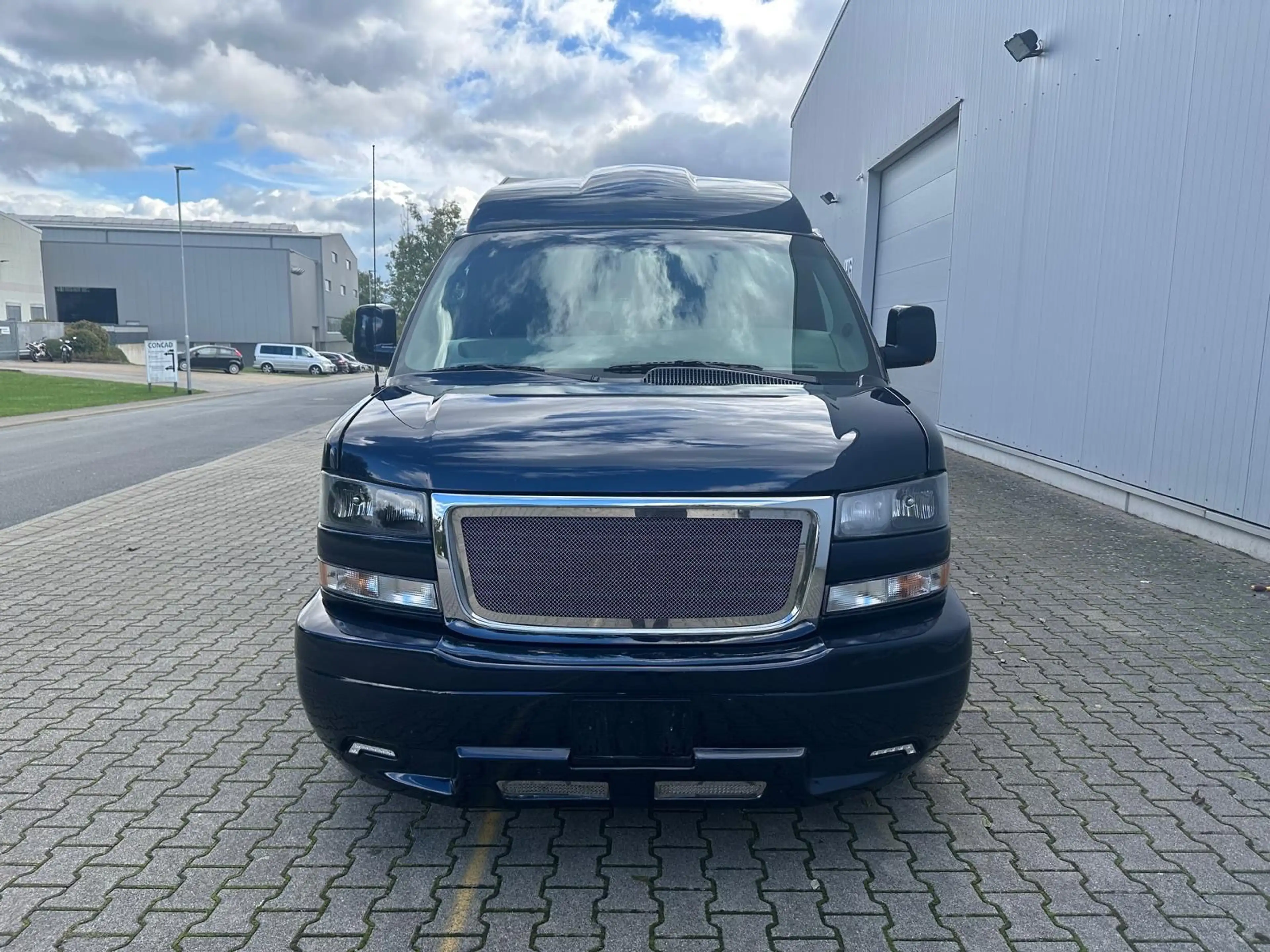 Chevrolet Express Chevy Van Explorer 5,3 LPG GAS Luxus VIP — photo 3