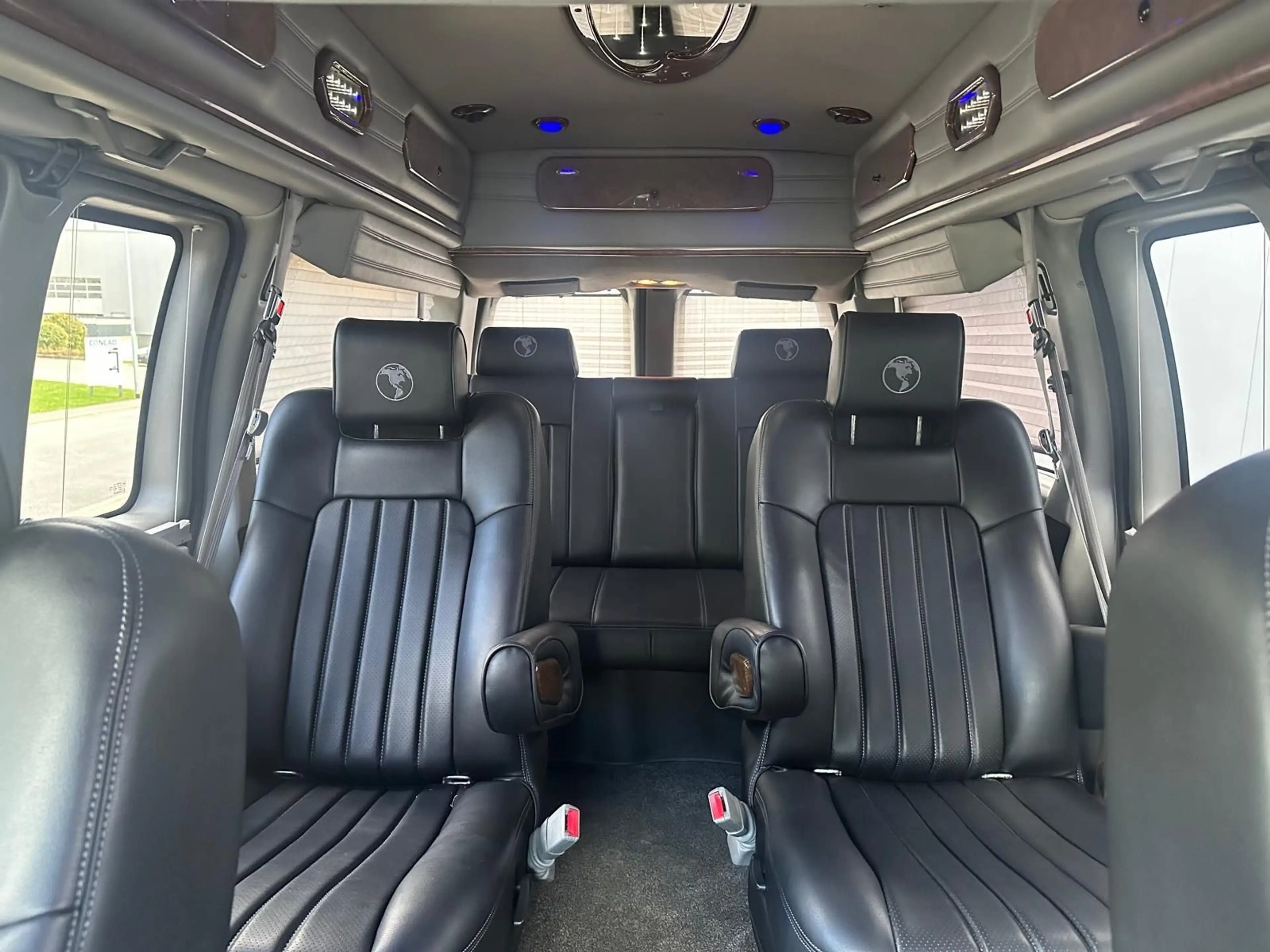 Chevrolet Express Chevy Van Explorer 5,3 LPG GAS Luxus VIP — photo 10