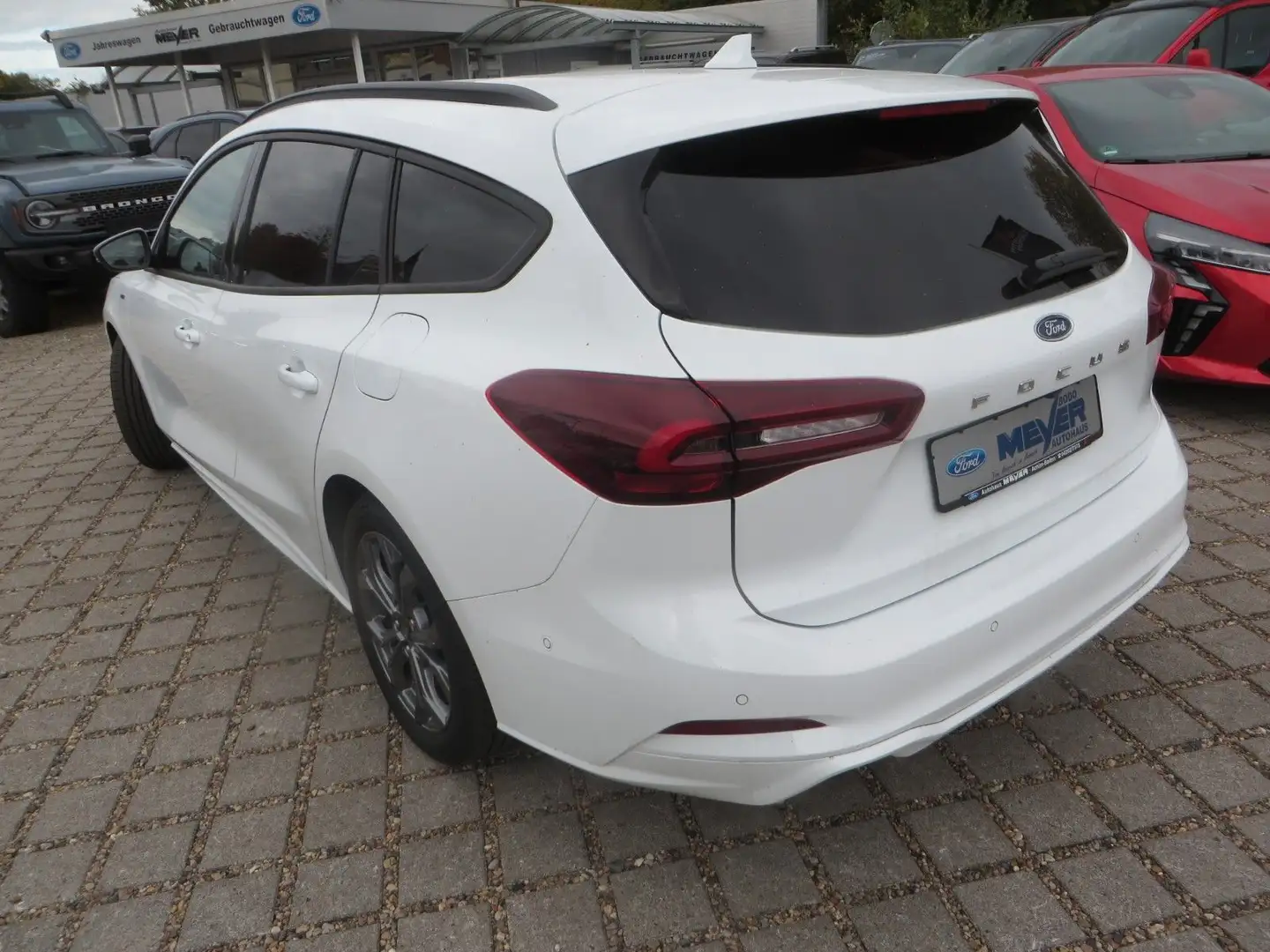 Ford Focus Turnier ST-Line X , Automatik Weiß - 2