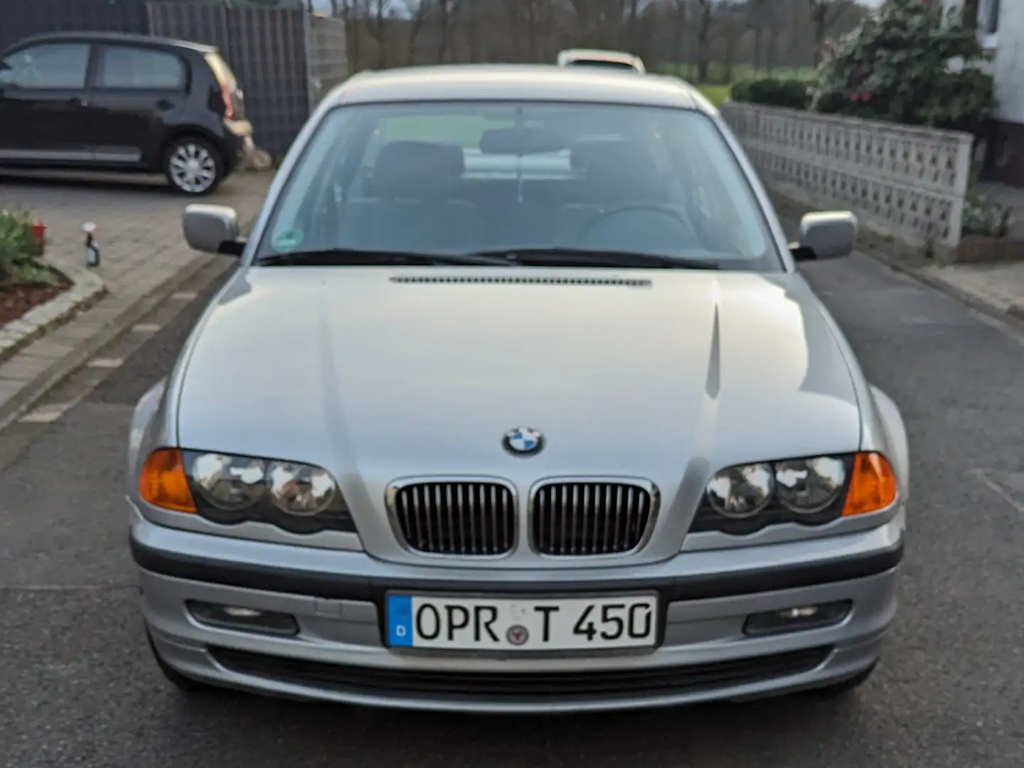 BMW 323 323i Srebrny - 1