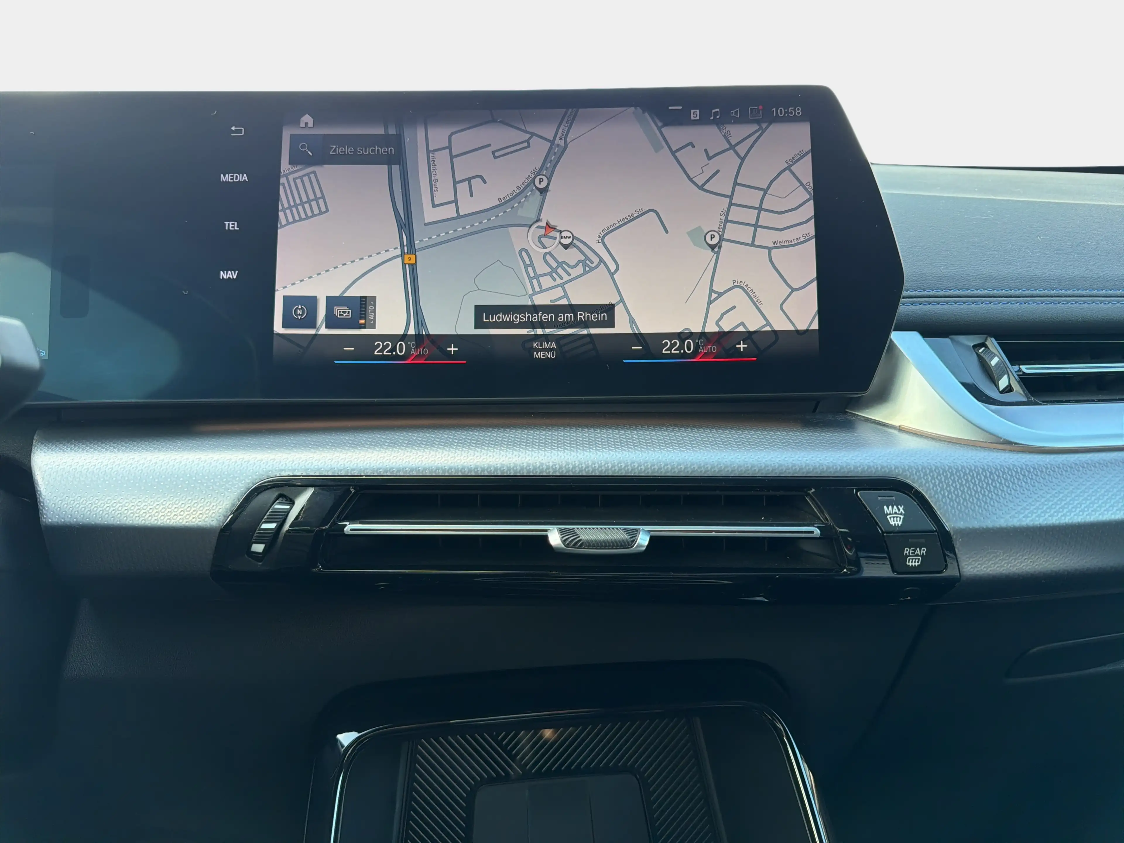 BMW X1 xDrive20d — photo 12