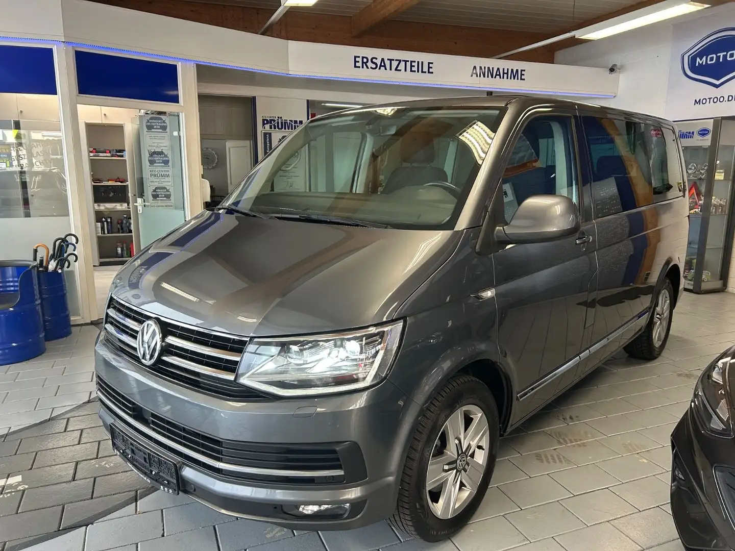 Volkswagen T6 Multivan Comfortline 2.0 TDI DSG LED/NAVI/AHK Gris - 1