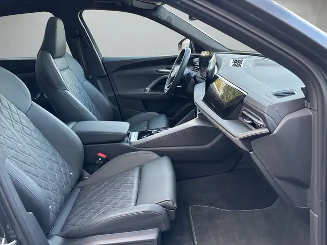 Audi SQ5 view 13
