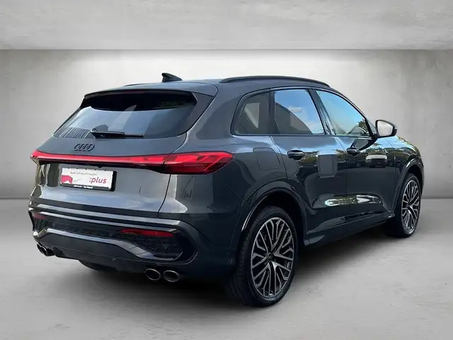 Audi SQ5 view 3