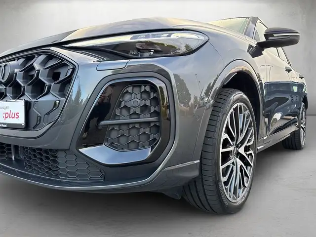 Audi SQ5 view 4