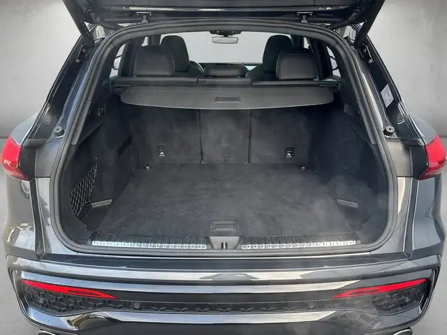 Audi SQ5 view 5