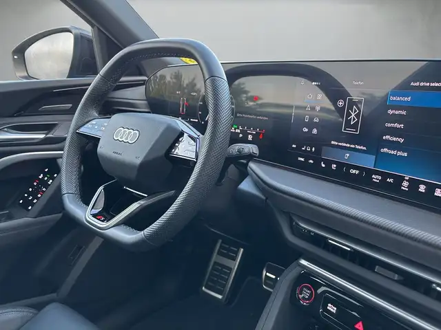 Audi SQ5 view 7