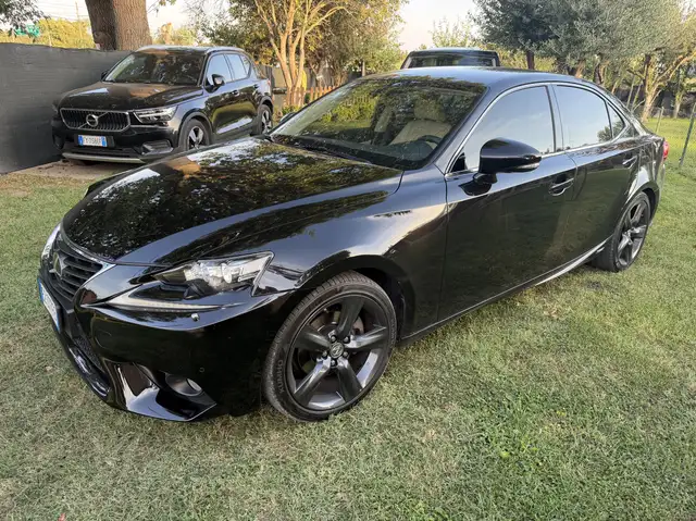 Lexus IS 300 300h 2.5 Luxury cvt