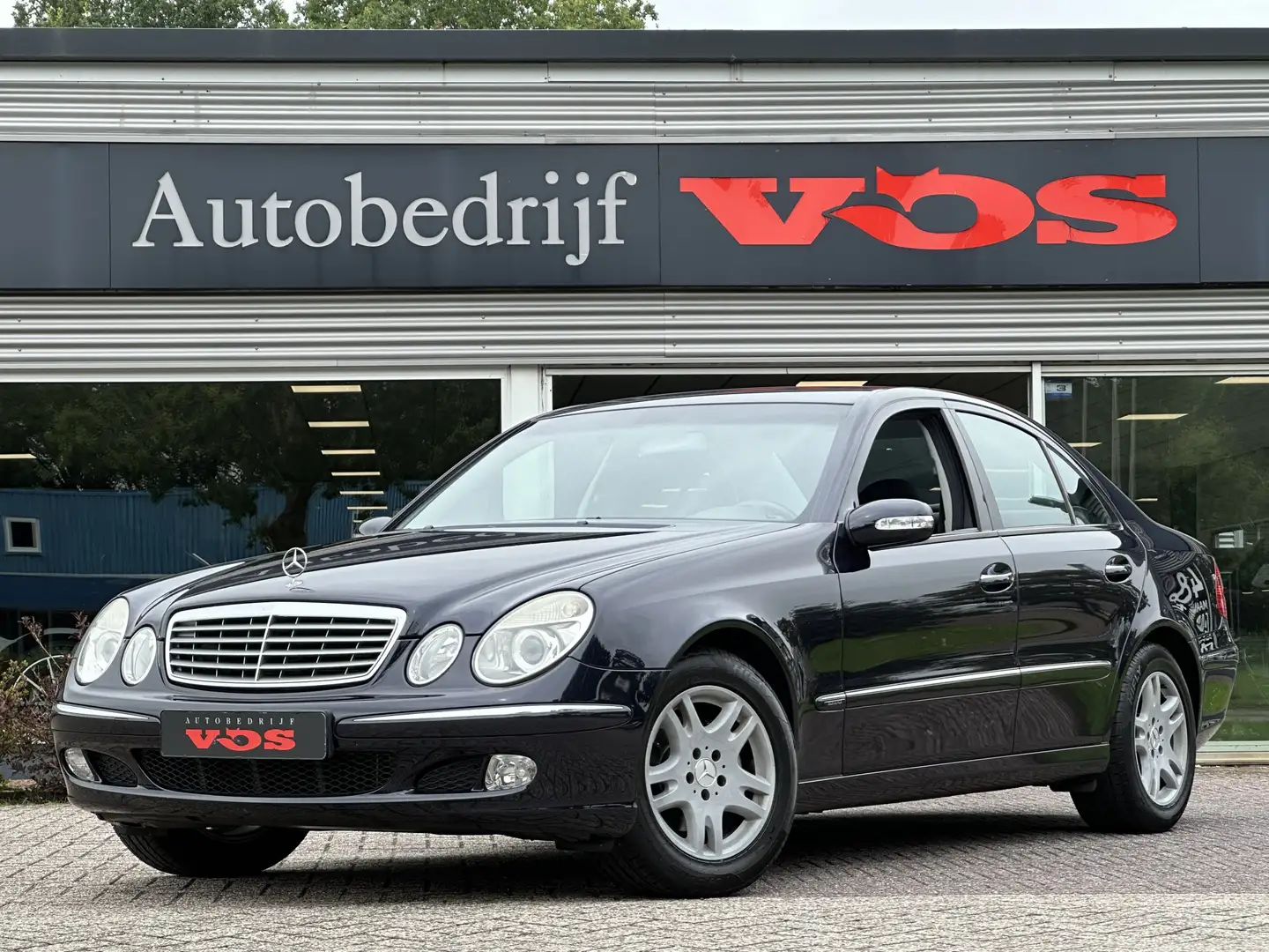 Mercedes-Benz E 240 Elegance | Youngtimer | Zeer nette auto! Blauw - 1
