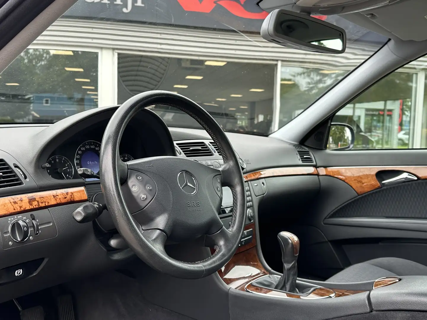 Mercedes-Benz E 240 Elegance | Youngtimer | Zeer nette auto! Blauw - 2