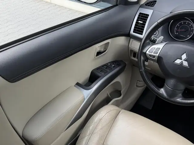 Mitsubishi Outlander view 21