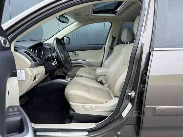Mitsubishi Outlander view 18