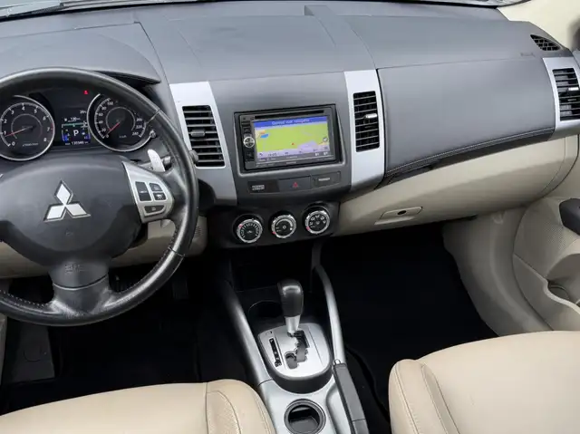 Mitsubishi Outlander view 22