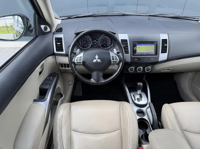 Mitsubishi Outlander view 20