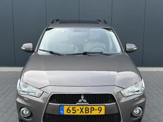 Mitsubishi Outlander view 14