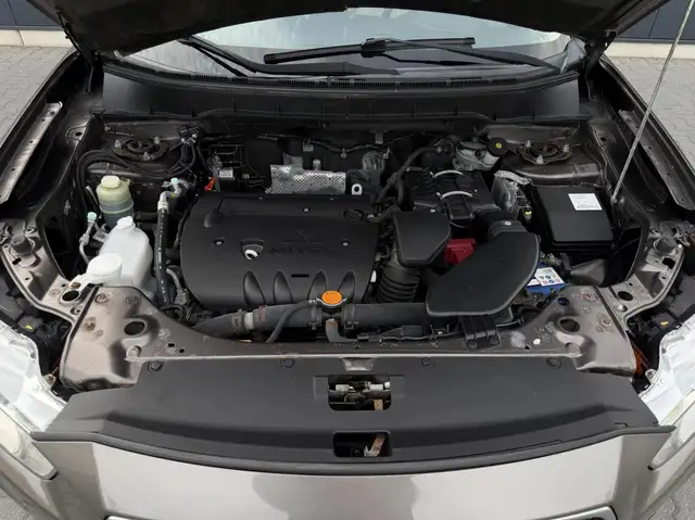 Mitsubishi Outlander view 25