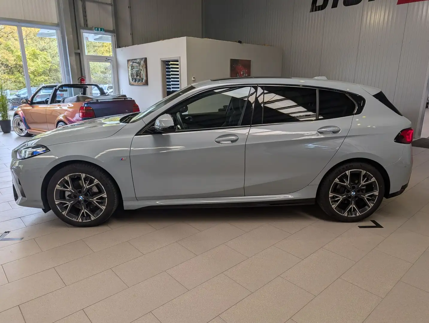 BMW 118 d M-Sport Premium Shadow Cam Pano Alcan 18" Grau - 2