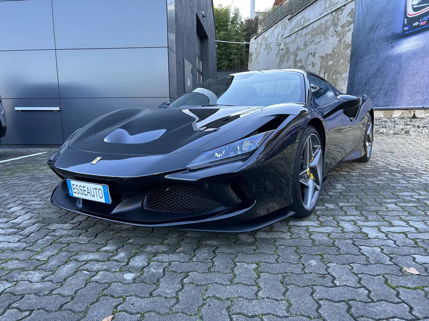 Ferrari F8 Spider Allestimento Speciale Nero - 1