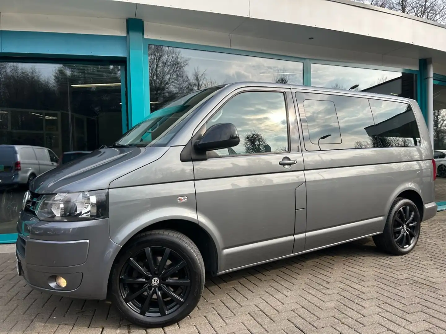 Volkswagen STARLINE 2.0TDI 140pk 7PERS 18Inch, Dak, TrHaak, P Grau - 1