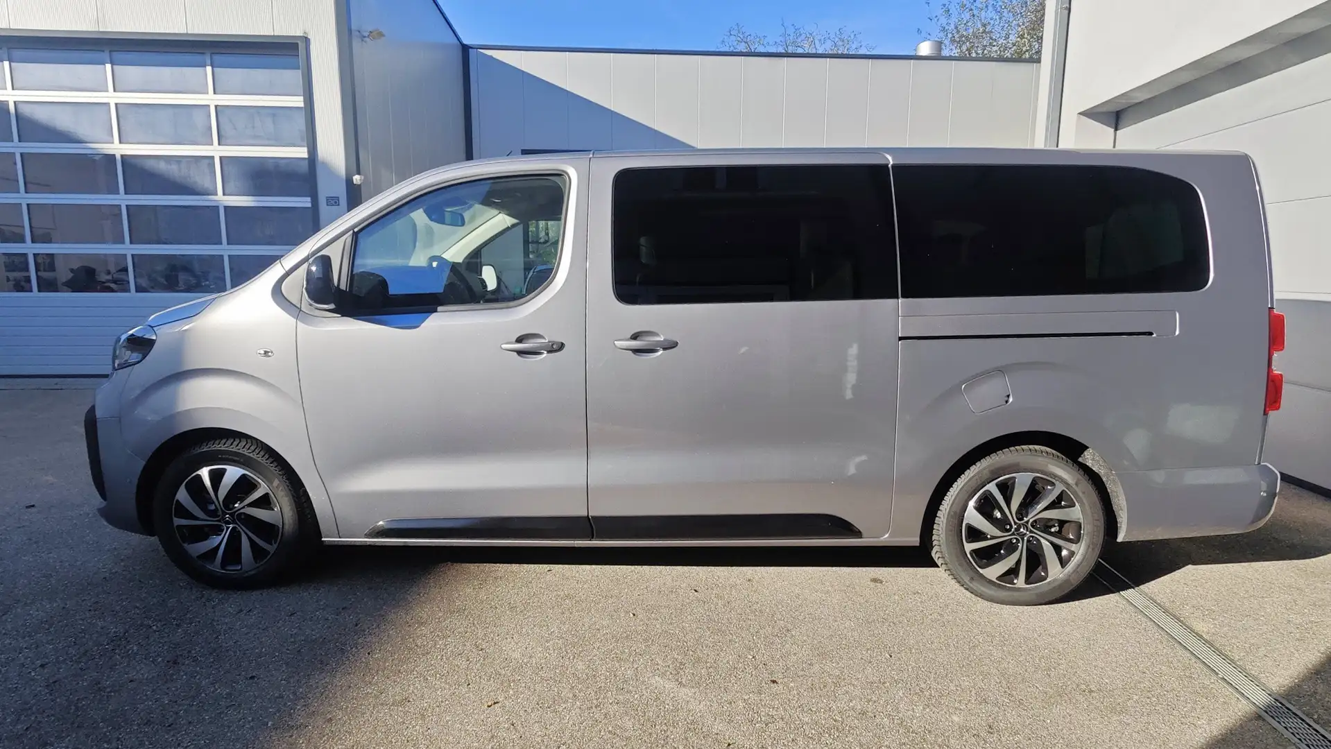 Citroen Spacetourer XL BUSINESS LOUNGE BHDI 180 EAT8, NP € 56.800,- Grijs - 2