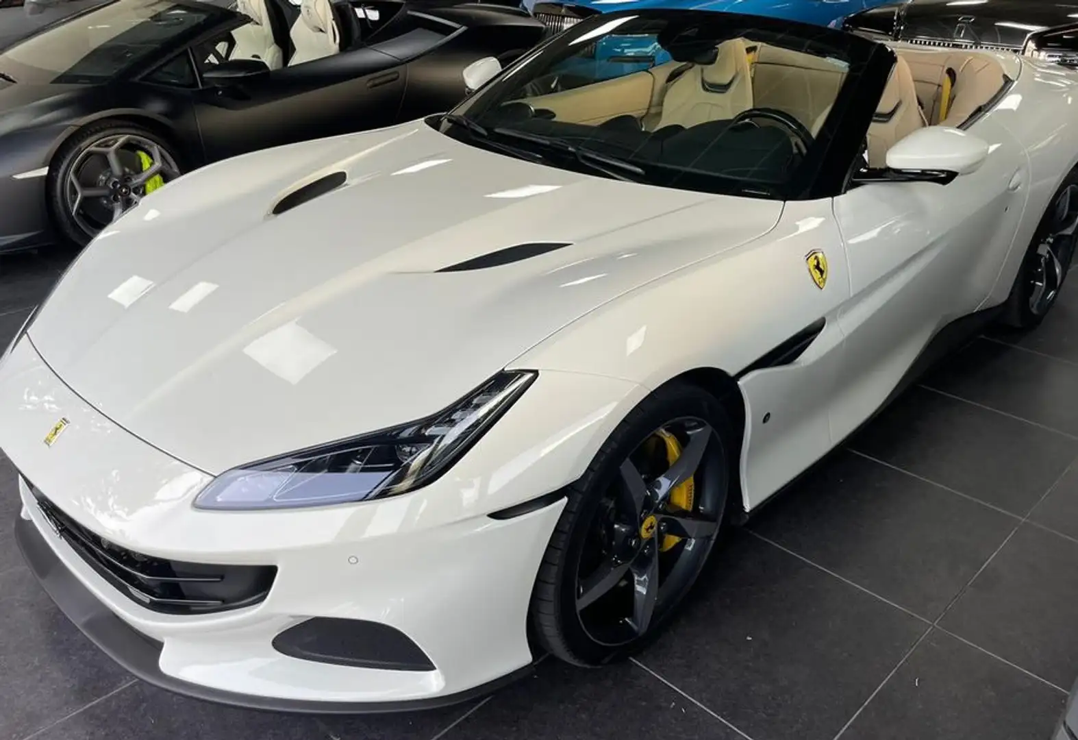 Ferrari Portofino M Weiß - 2