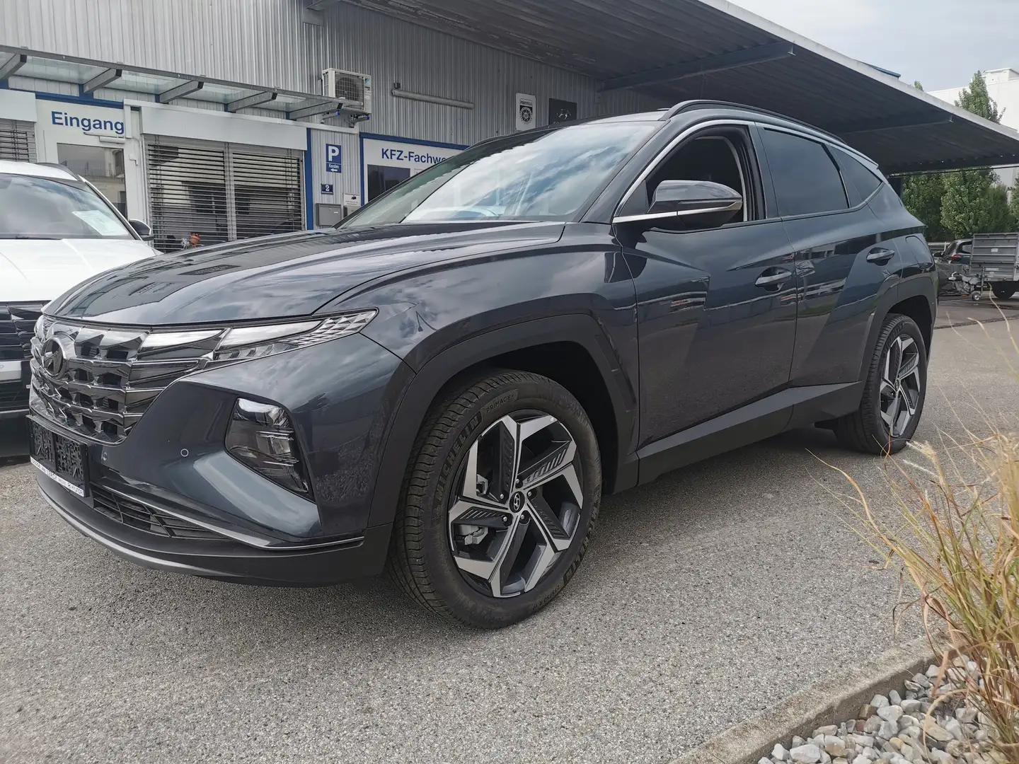 Hyundai TUCSON 1,6 T-GDI Plug-In Hybrid 4WD Smart Line Aut. Grau - 2