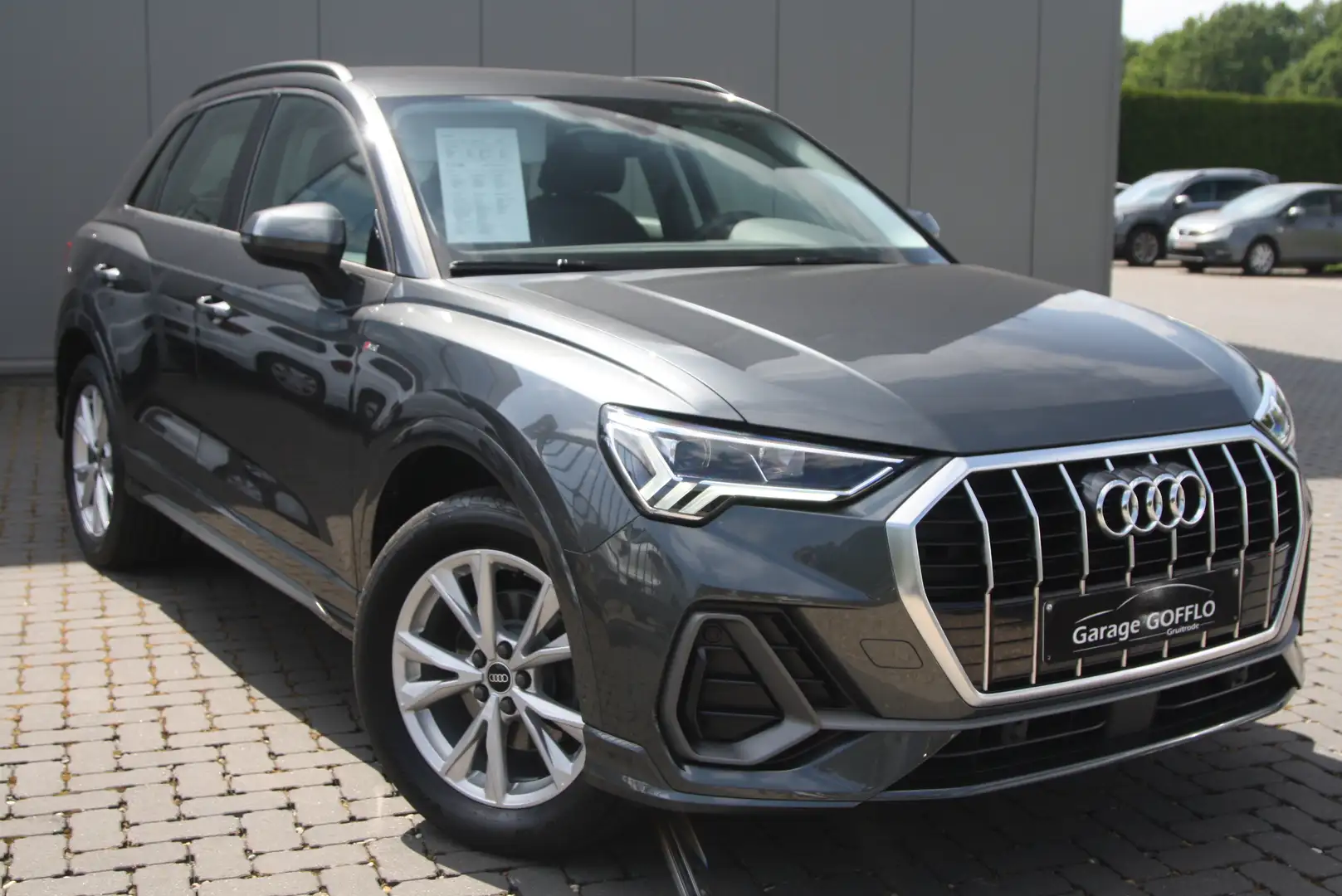 Audi Q3 1.5 TFSI S-LINE - 55.000KM - 2021 Grau - 2