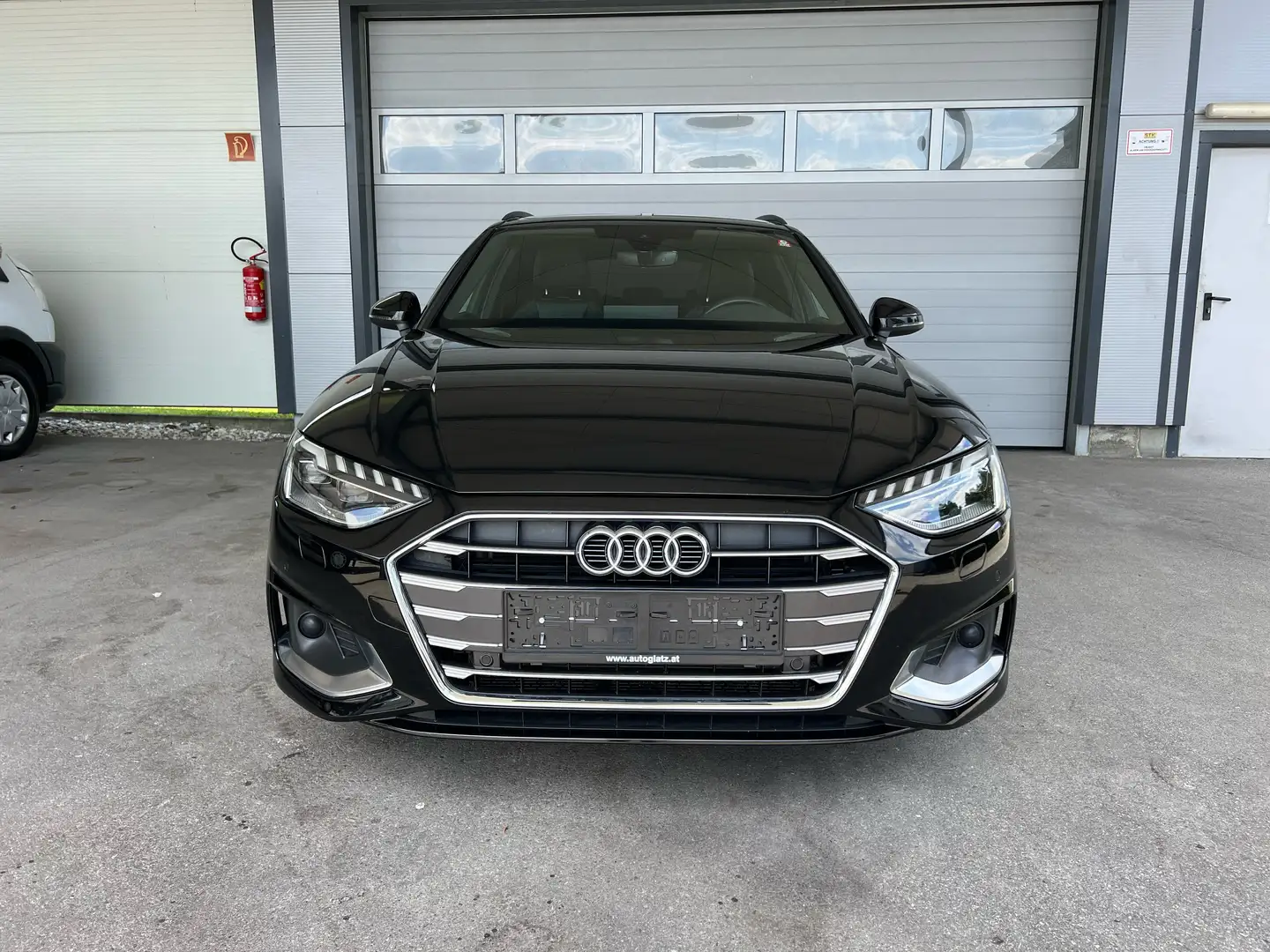 Audi A4 Avant 40 TDI S-line advanced LED-MATRIX/NAVI/18'' Schwarz - 1