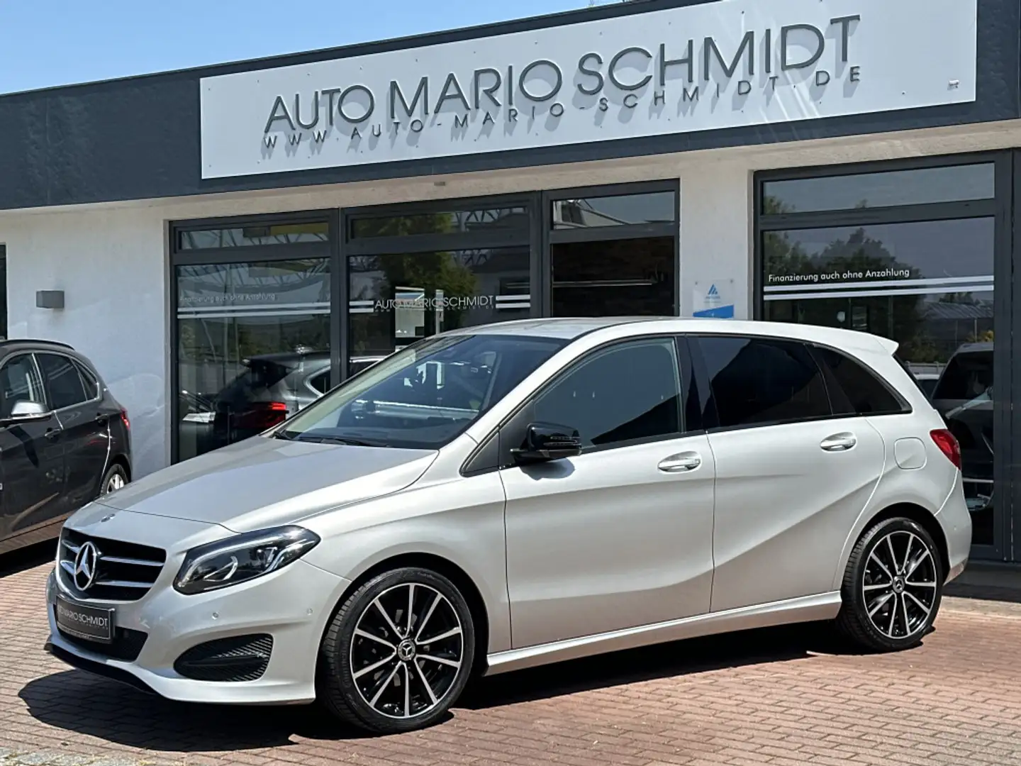 Mercedes-Benz B 180 7G-DCT Urban Style Edition Night Paket Silber - 2