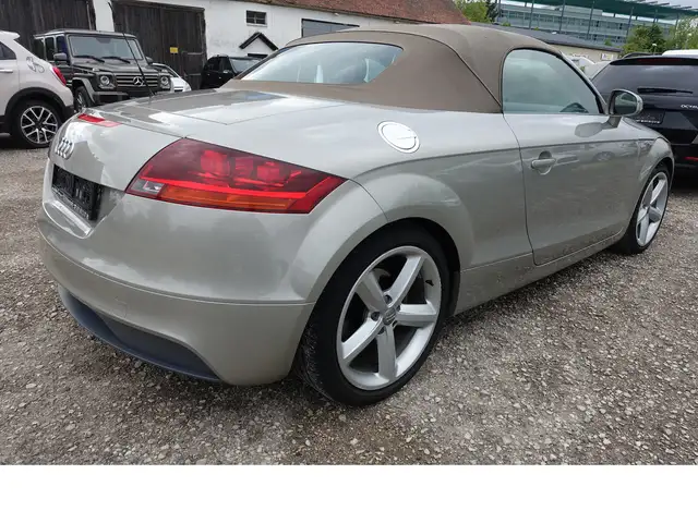 Audi TT view 4