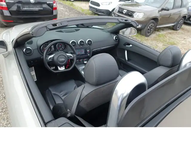 Audi TT view 23