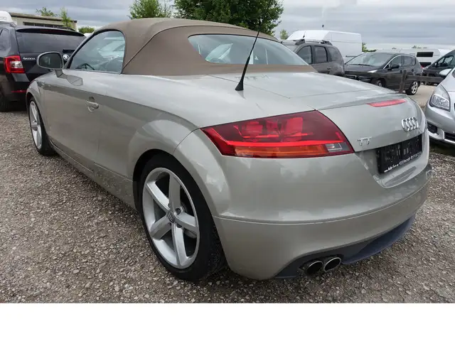 Audi TT view 6