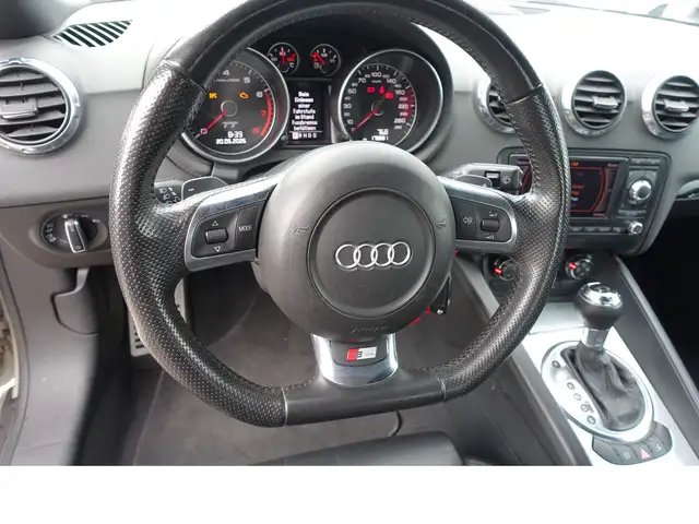 Audi TT view 11