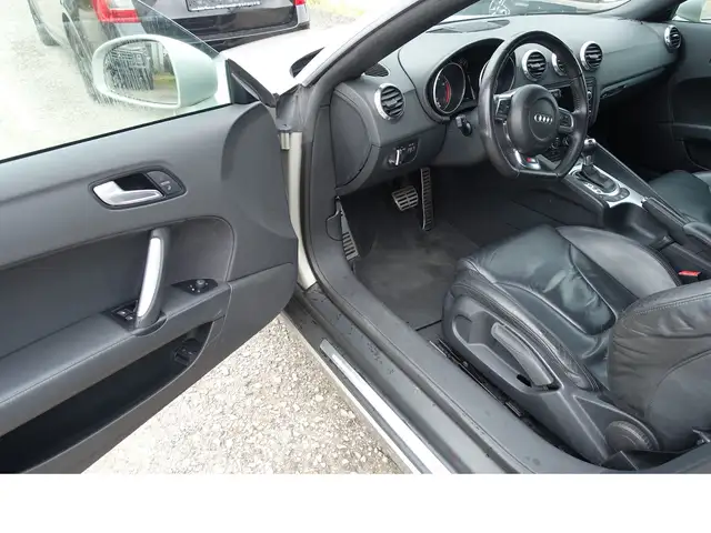 Audi TT view 7