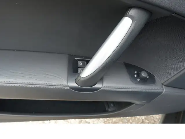 Audi TT view 25