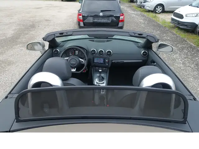 Audi TT view 24