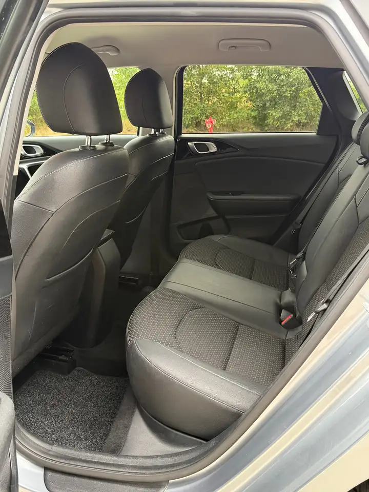 Kia Ceed 1.6 CRDi Euro 6d / NAVI / CARPLAY/ CAMERA/ LEDER, миниатюра 15