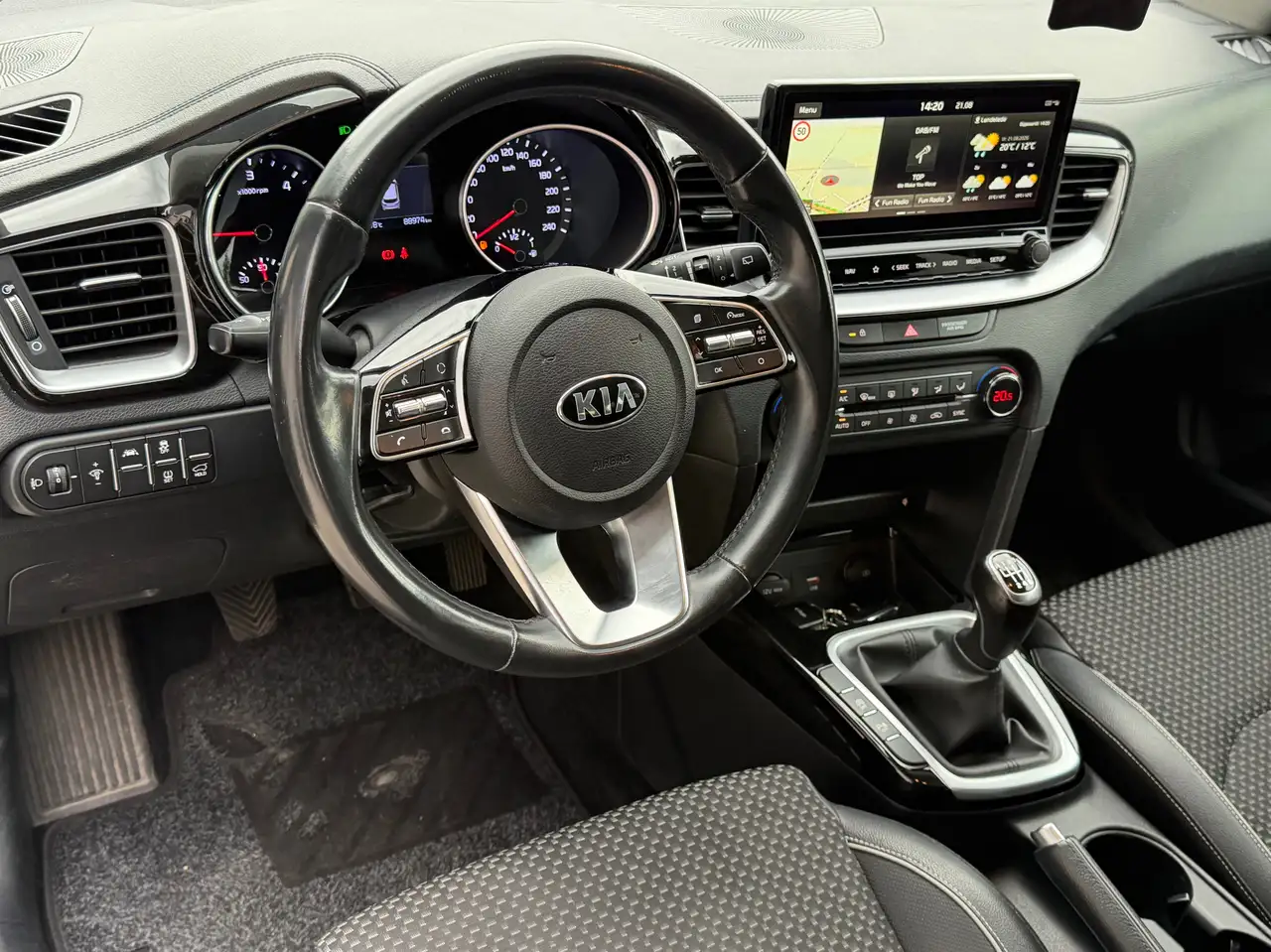 Kia Ceed 1.6 CRDi Euro 6d / NAVI / CARPLAY/ CAMERA/ LEDER, миниатюра 7