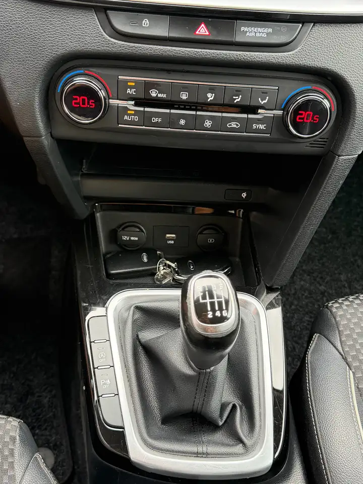 Kia Ceed 1.6 CRDi Euro 6d / NAVI / CARPLAY/ CAMERA/ LEDER, миниатюра 14