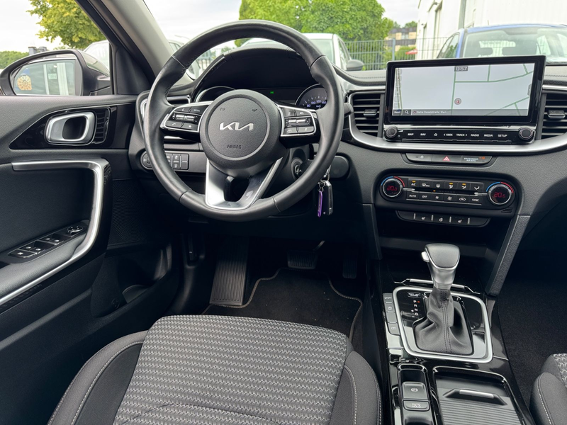 Kia Ceed / cee'd /Ceed AUTOM.NAVI+CAM KLIMA SITZH.ALLWETTER — photo 13